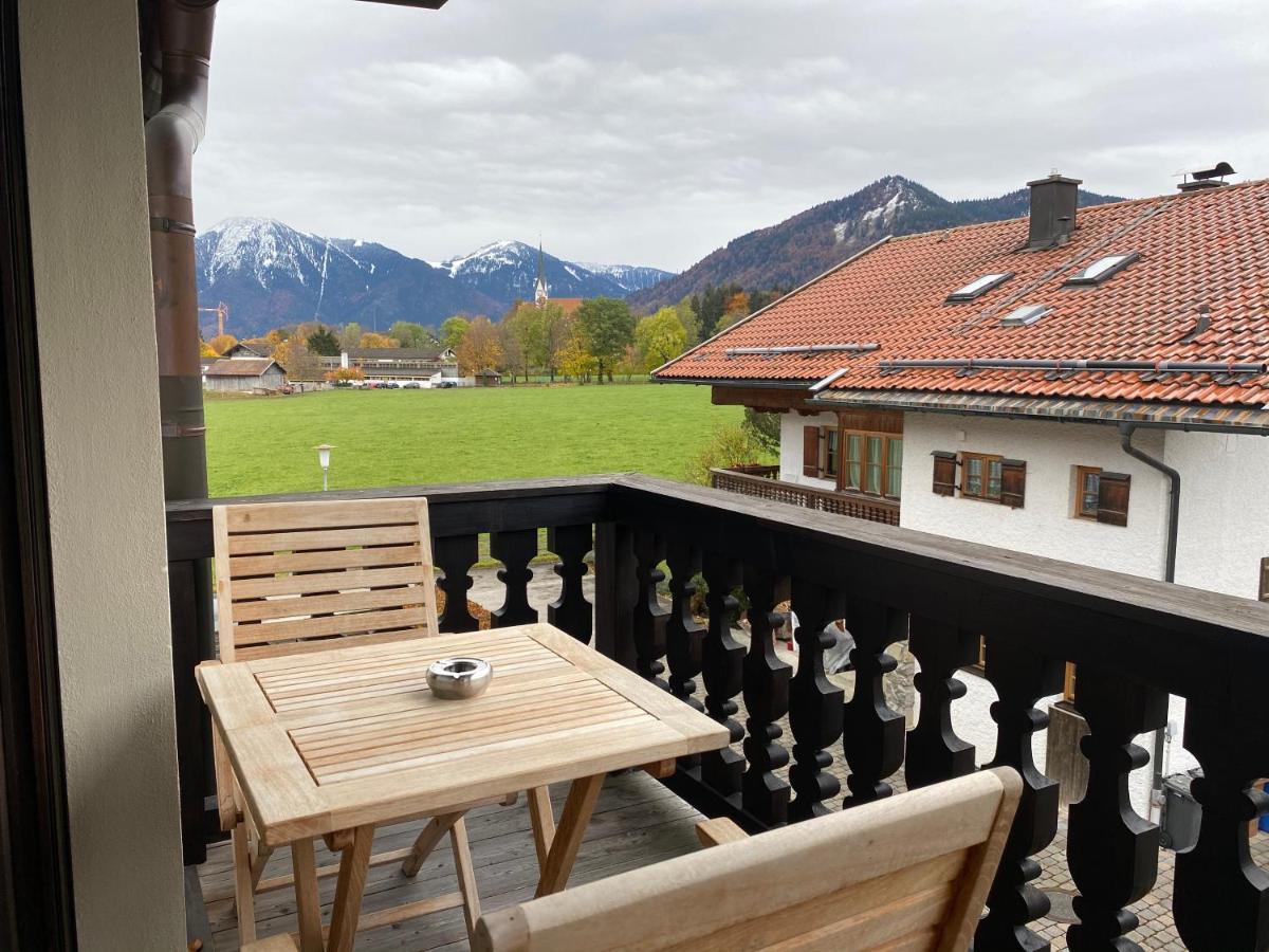 Homeoffice Und Auszeit Zu Zweit Am See By Stayfritz Bad Wiessee Luaran gambar